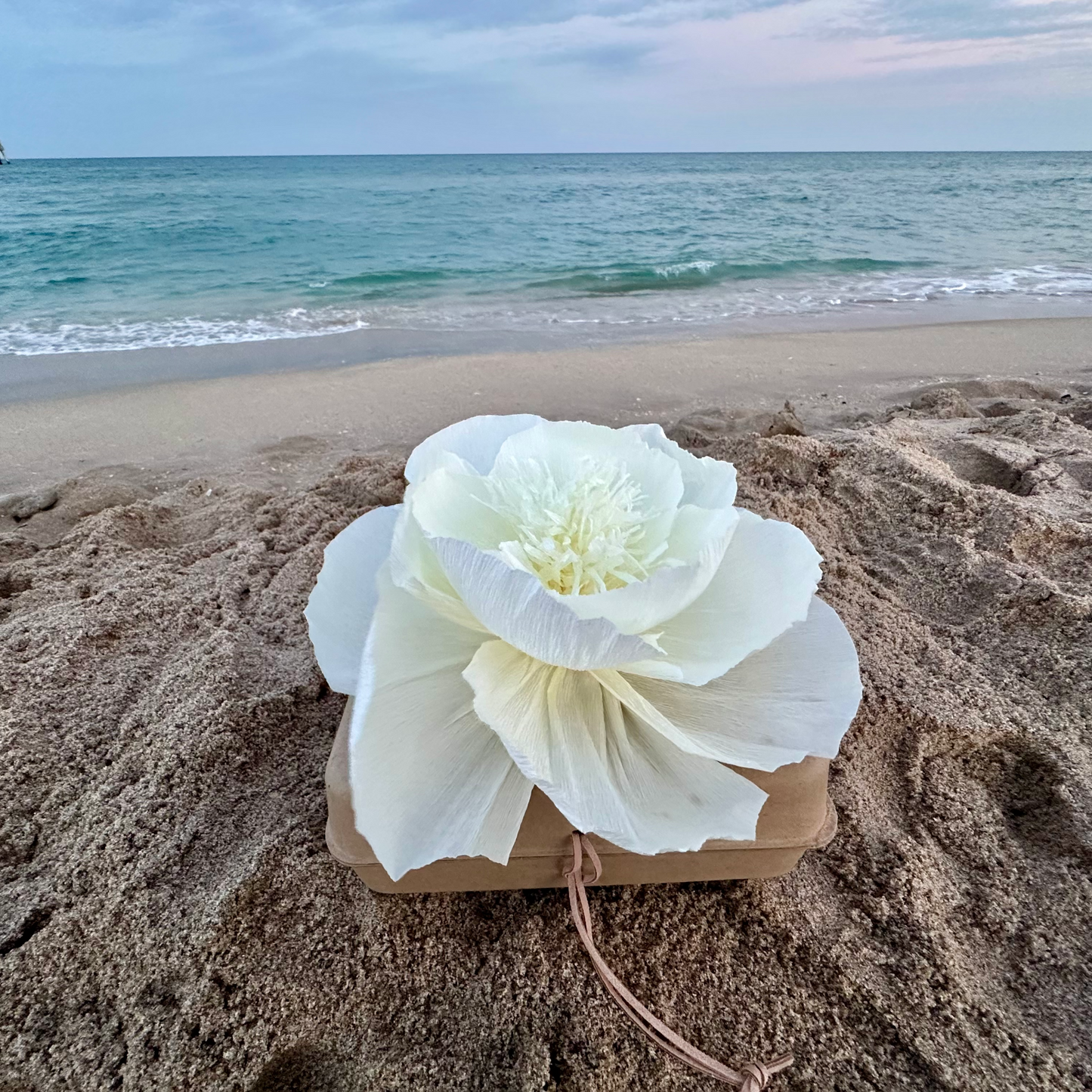 Pachamama Farewell Kit - Biodegradable Urn with Crepe Paper Flower